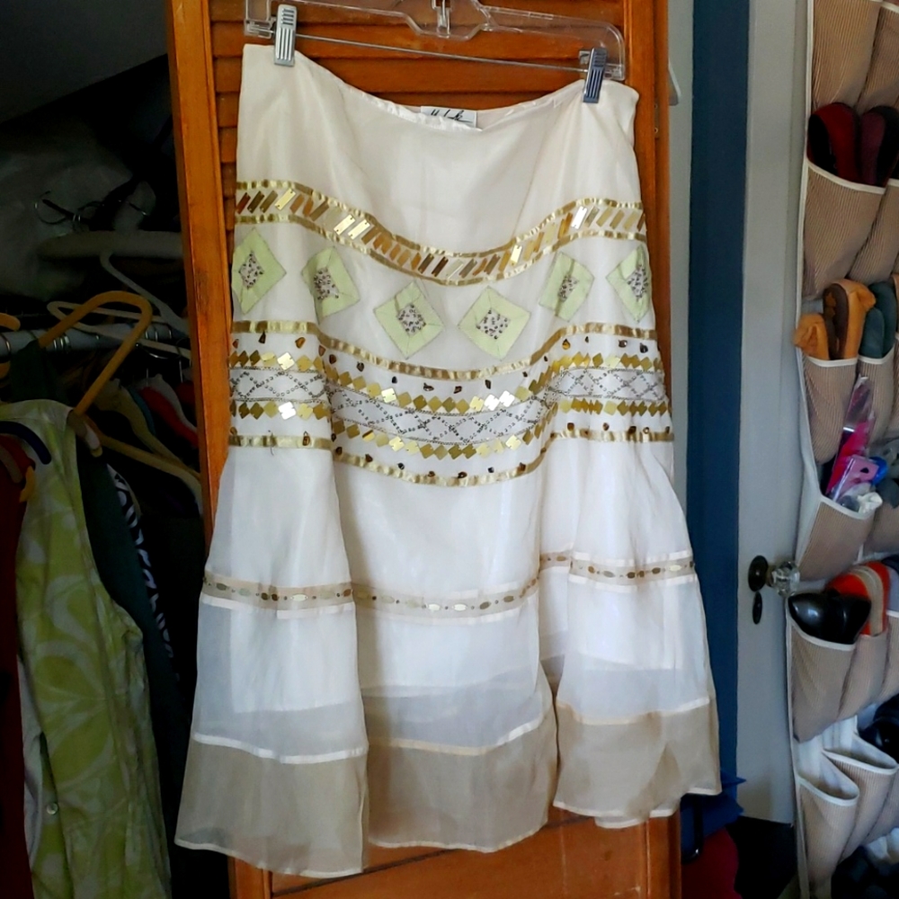 The look applicade and beaded cream fancy skirt size 12